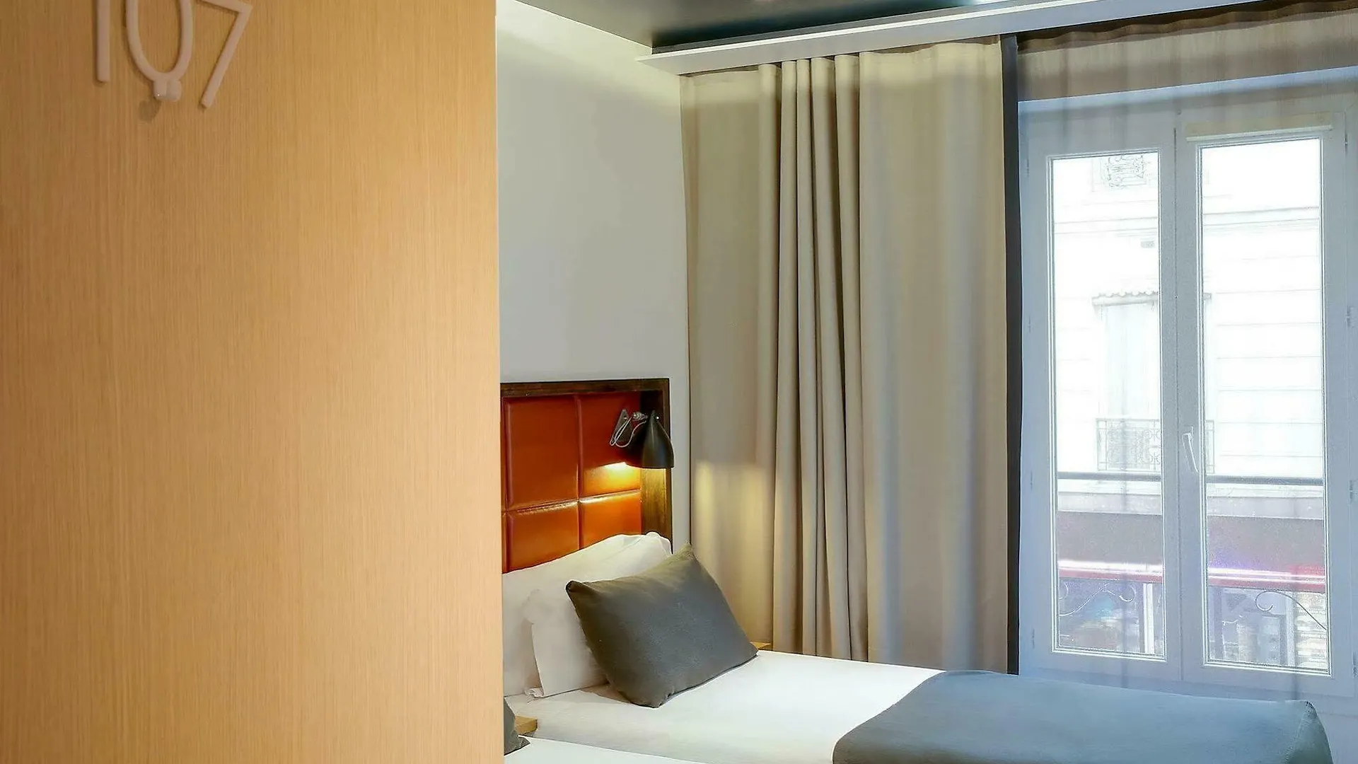 Hotel Aulivia Opera 4*